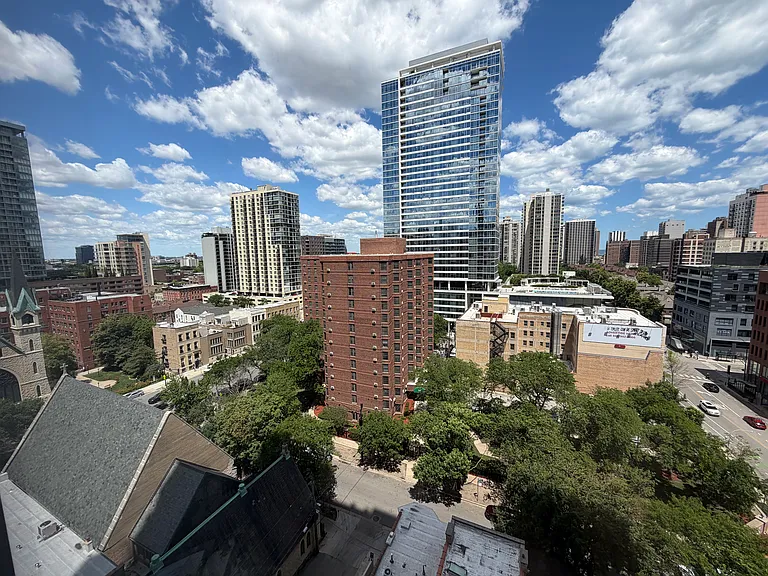 1122 N Clark St #1404 — Photo 16