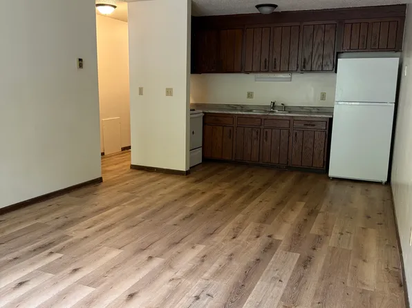 521 River St #208, Taylors Falls, MN 55084