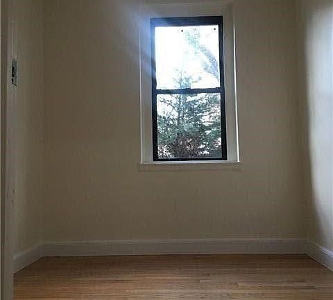 5th image of 2105 33rd St APT 1F
