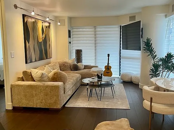 200 E 61st St APT 6B, New York, NY 10065