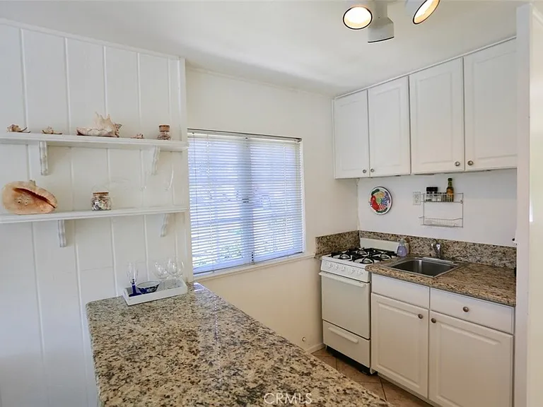 460 Saint Anns Dr — Photo 12