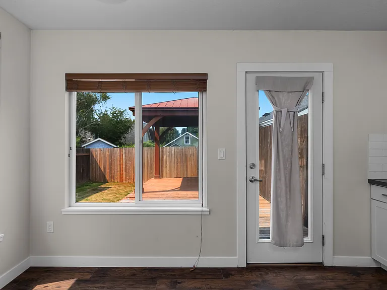 1027 Marion St NE — Photo 14