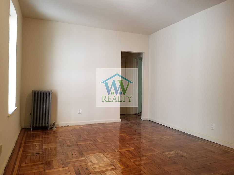 1st image of 2835 Bainbridge Ave #B6