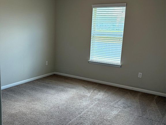 4th image of 372 Eagle Brook Ln