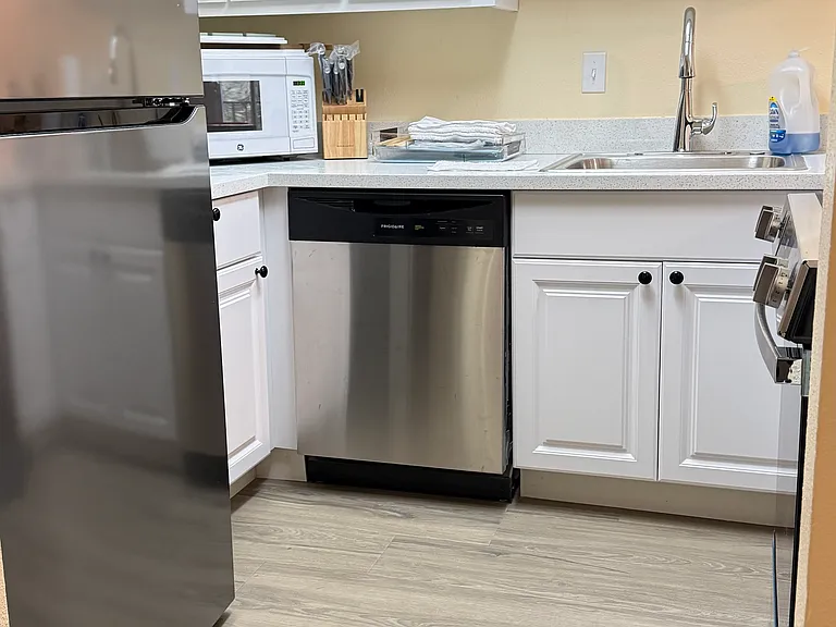 5910 SW Karla Ct — Photo 1
