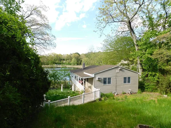 27 Lakeside Dr, Middle Island, NY 11953