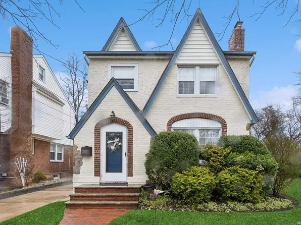 45 E Cherry Street, Floral Park, NY 11001