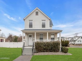 323 Roosevelt Ave, Oakhurst, NJ 07755