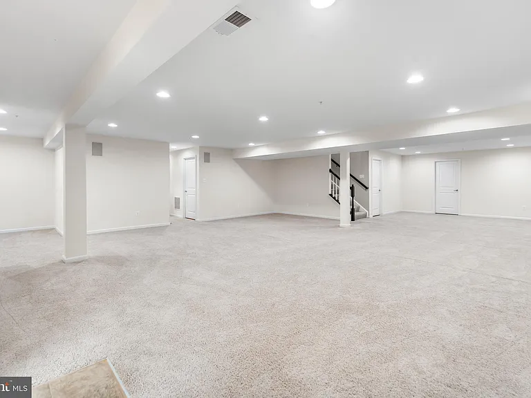 7570 Arundel Woods Dr — Photo 44