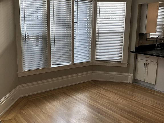 3rd image of 833 Ashbury St APT 5
