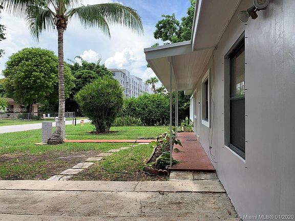 5th image of 9825 SW 183rd St