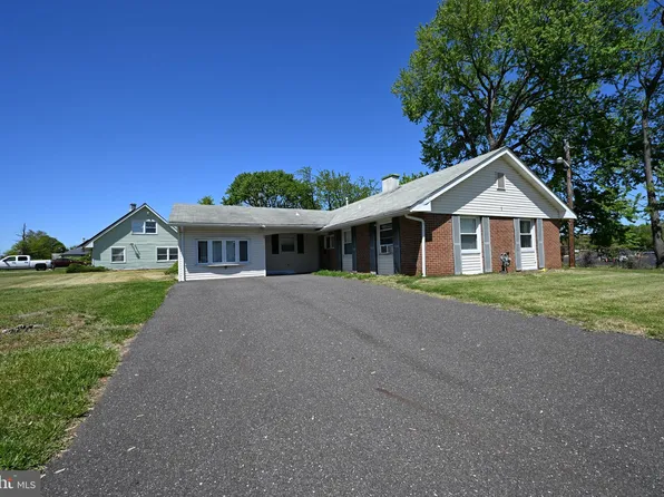1 Pinetree Ln, Willingboro, NJ 08046