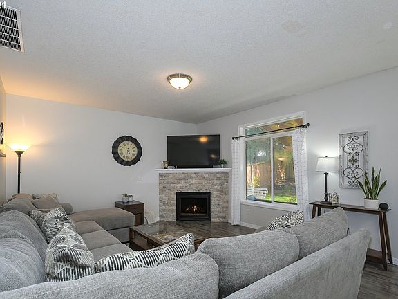 5th image of 11305 NE 103rd St