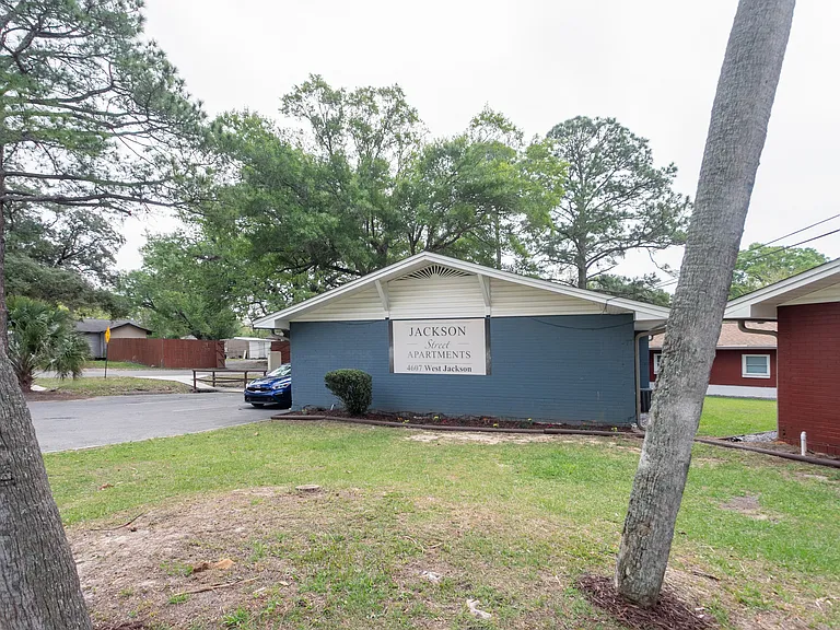 4607 W Jackson St — Photo 12