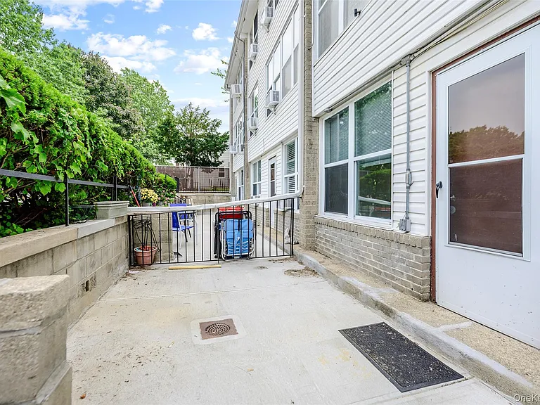 3 Duryea Pl #1D — Photo 13