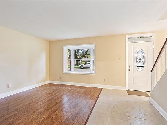 3rd image of 300 Amapola Cir