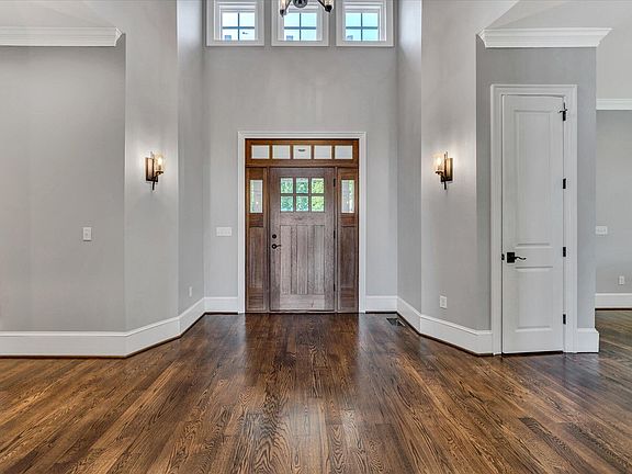 5th image of 215 Grande Villa Dr
