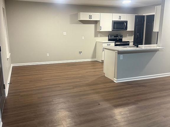 5th image of 2360 Douglass Ave