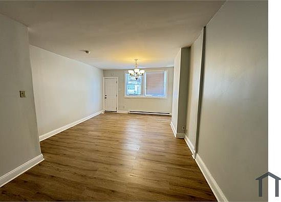 3rd image of 824 N 49th St