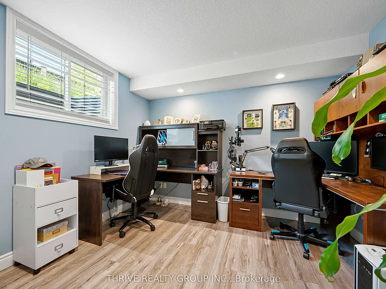 12 Ashwood Cres — Photo 33