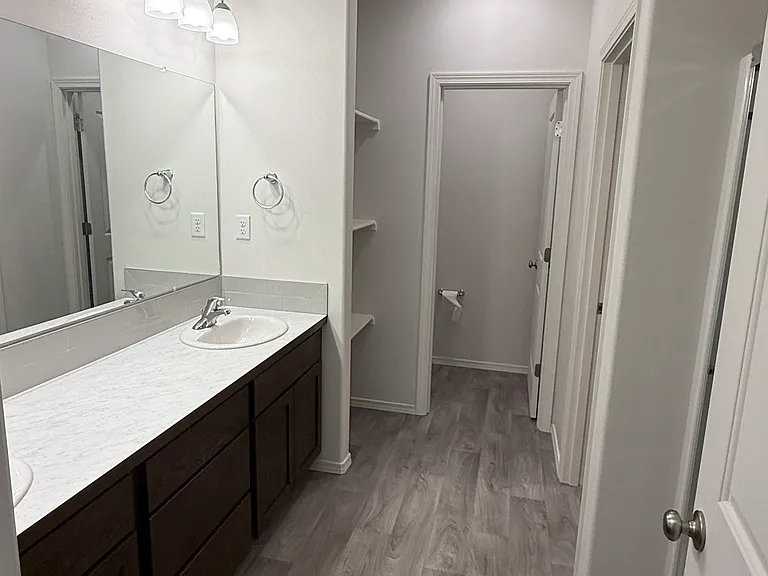 815 N Hooper Dr — Photo 4