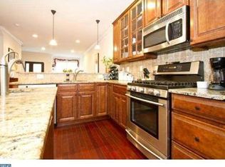 810 S 8th St, Philadelphia, PA 19147