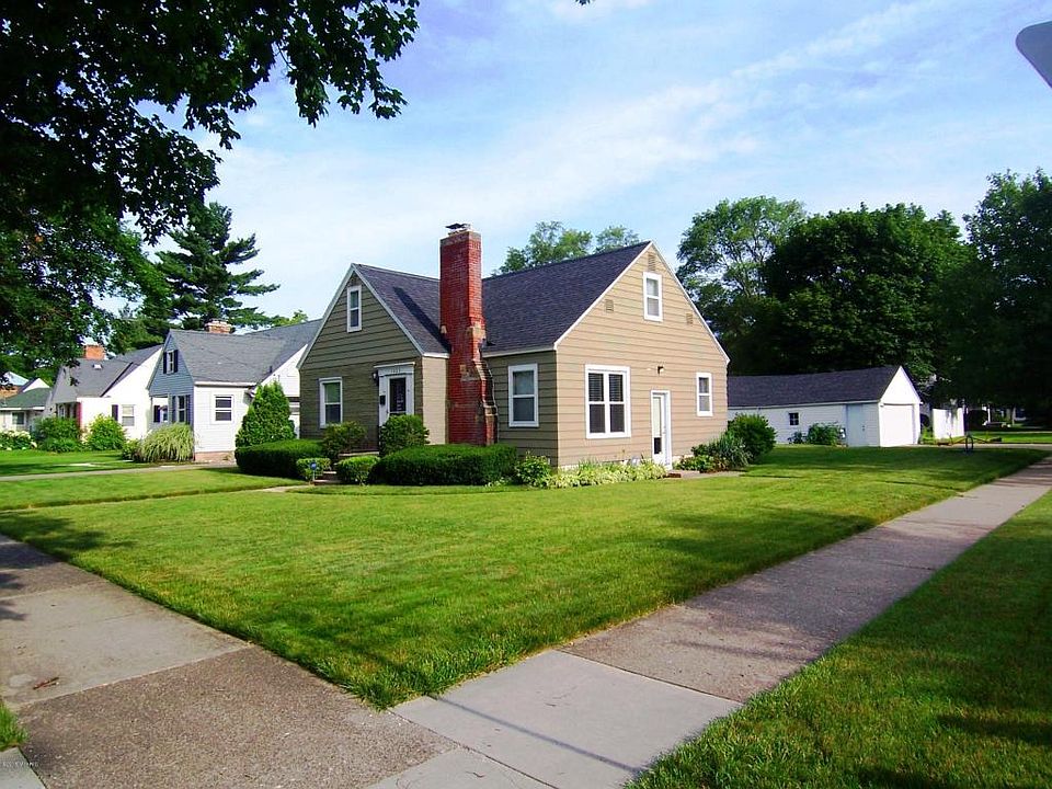 1st image of 1023 Ellsmere St NE