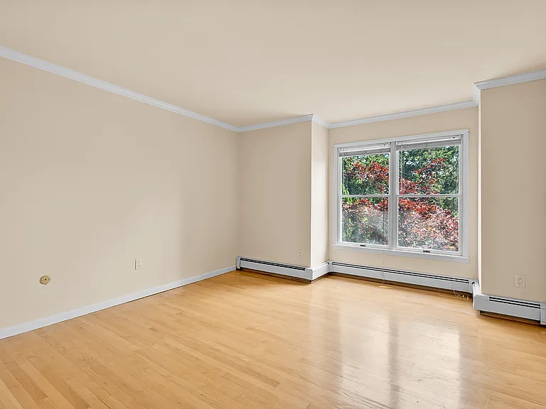 607 Grove St — Photo 13