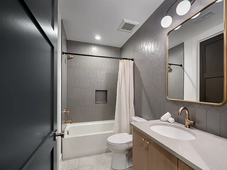 528 S Gaylord St — Photo 60