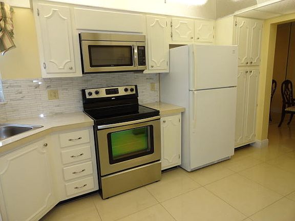 3rd image of 3755 Via Poinciana APT 512