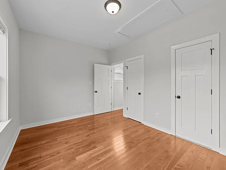 536 E Lenoir St — Photo 25