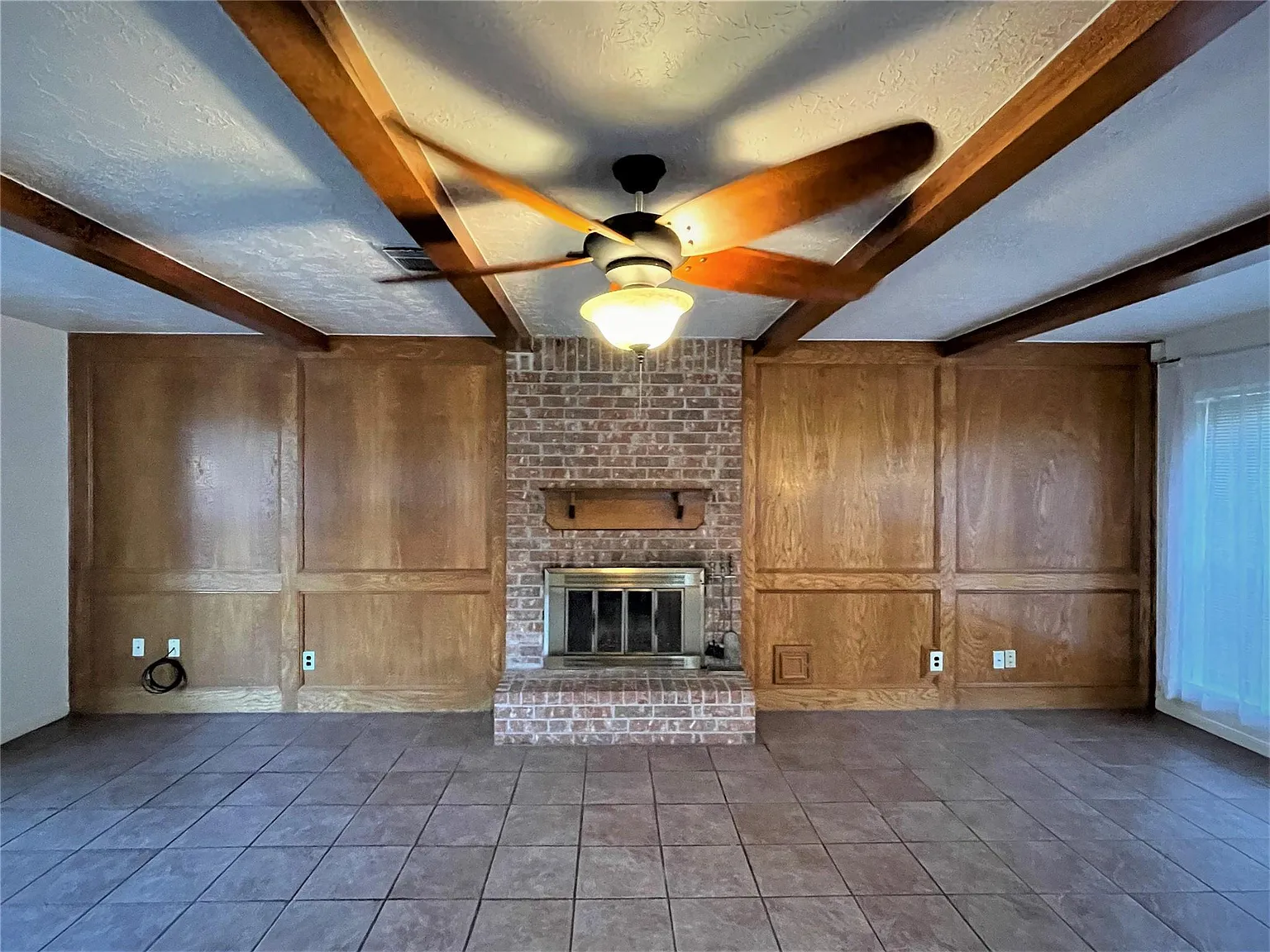 4 bed, 2.5 bath, 2086 sqft, $2,200 — Photo 4