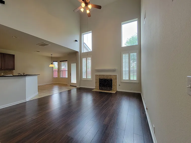 3430 Shiraz Loop — Photo 2
