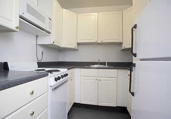 2nd image of 413 E 78th St APT 4B