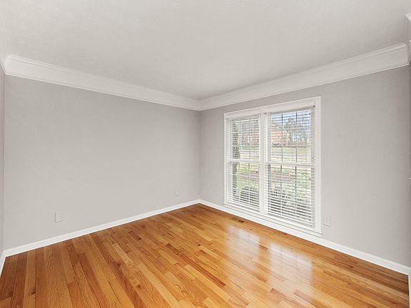 5th image of 100 Briarcrest Ln