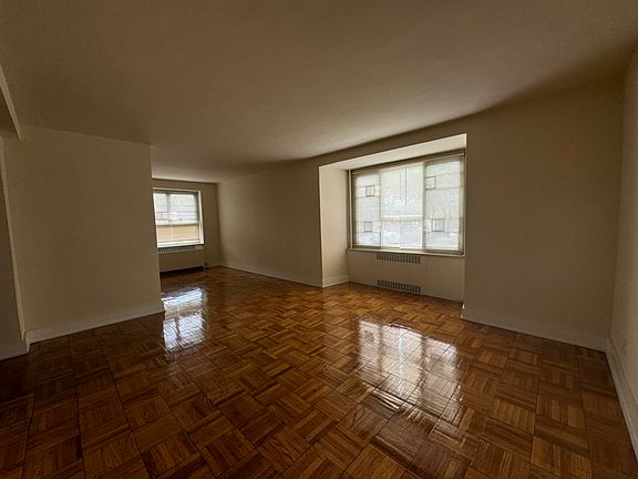 4th image of 192-45B 71st Cres #1