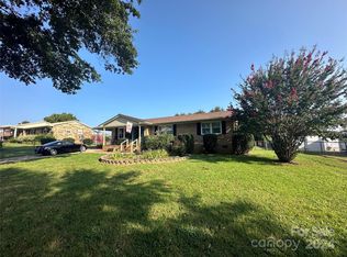 705 Windwood Dr, Gastonia, NC 28056