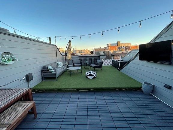 5th image of 2411 N Hall St APT 10