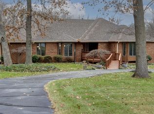 609 E Nottingham Ln, Springfield, MO 65810