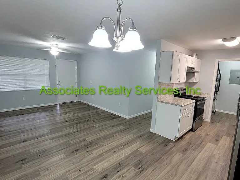 7215 SW 42nd Pl — Photo 1