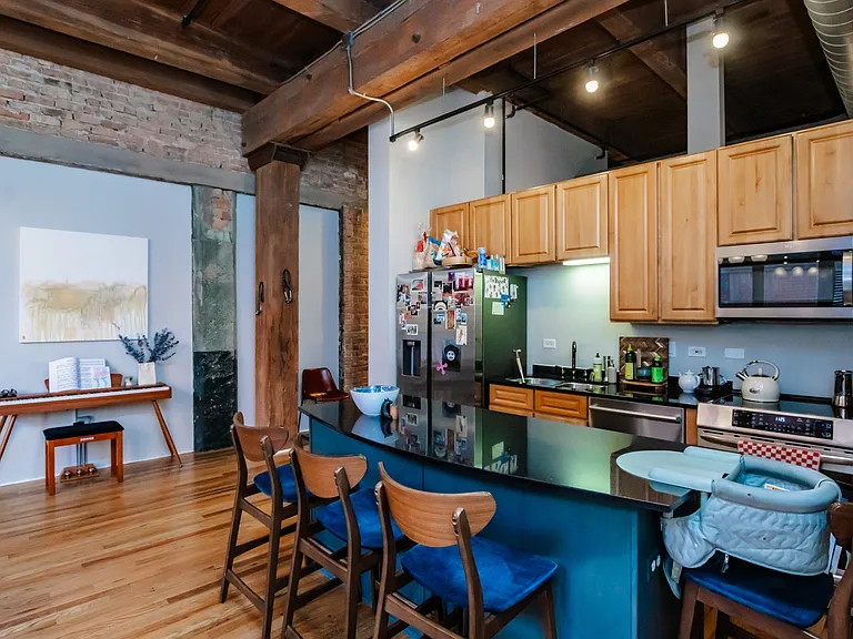 1500 W Monroe St #216 — Photo 8