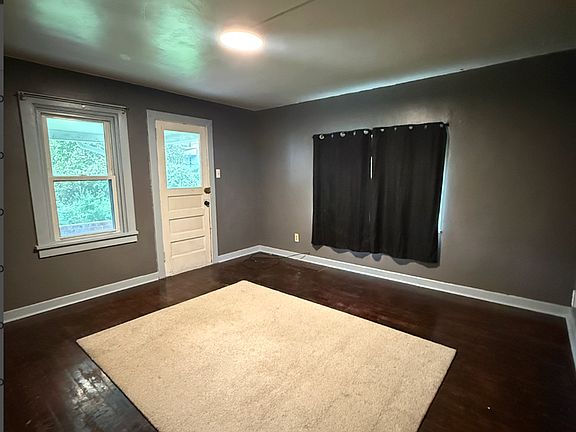 3rd image of 127 Linhart St #1