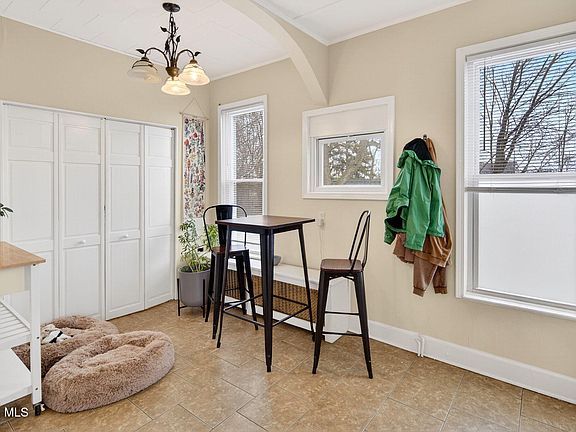 5th image of 320 Spring Avenue