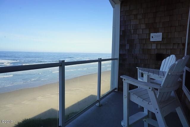 1st image of 1723 NW Harbor Ave #25