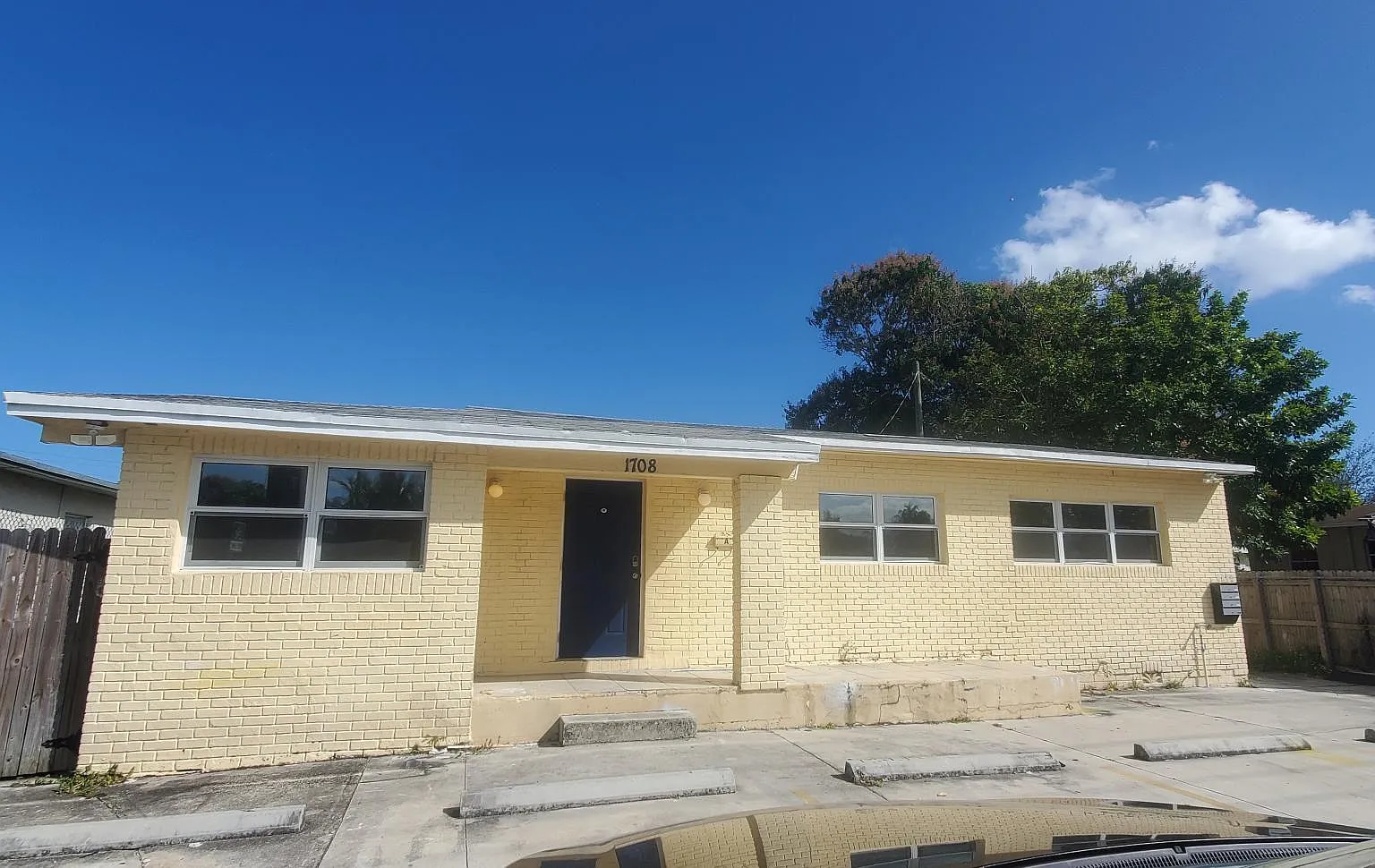1708 NW 9th Ave — Photo 1