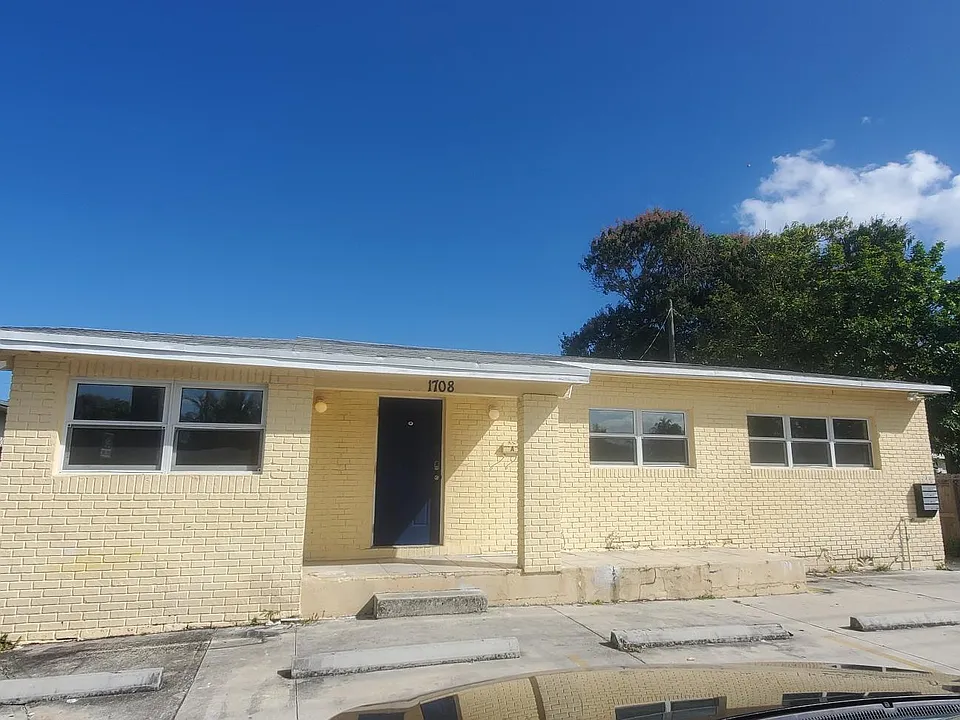 1708 NW 9th Ave #A