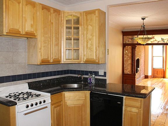 5th image of 719 Carroll St APT 3R