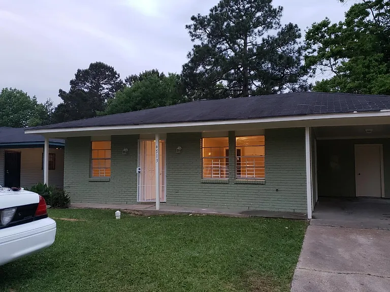 6513 Lake Forest Dr — Photo 1