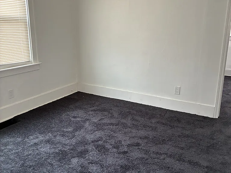 5573 Montclair St — Photo 9