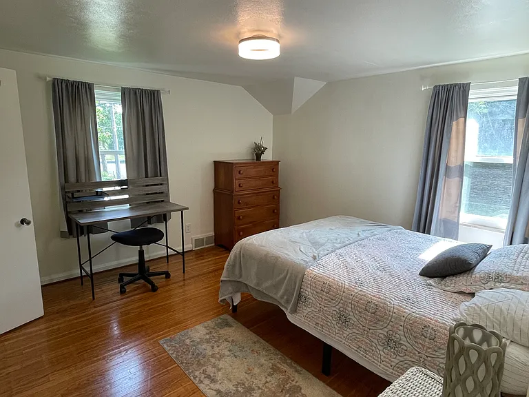 106 N Scott St — Photo 15